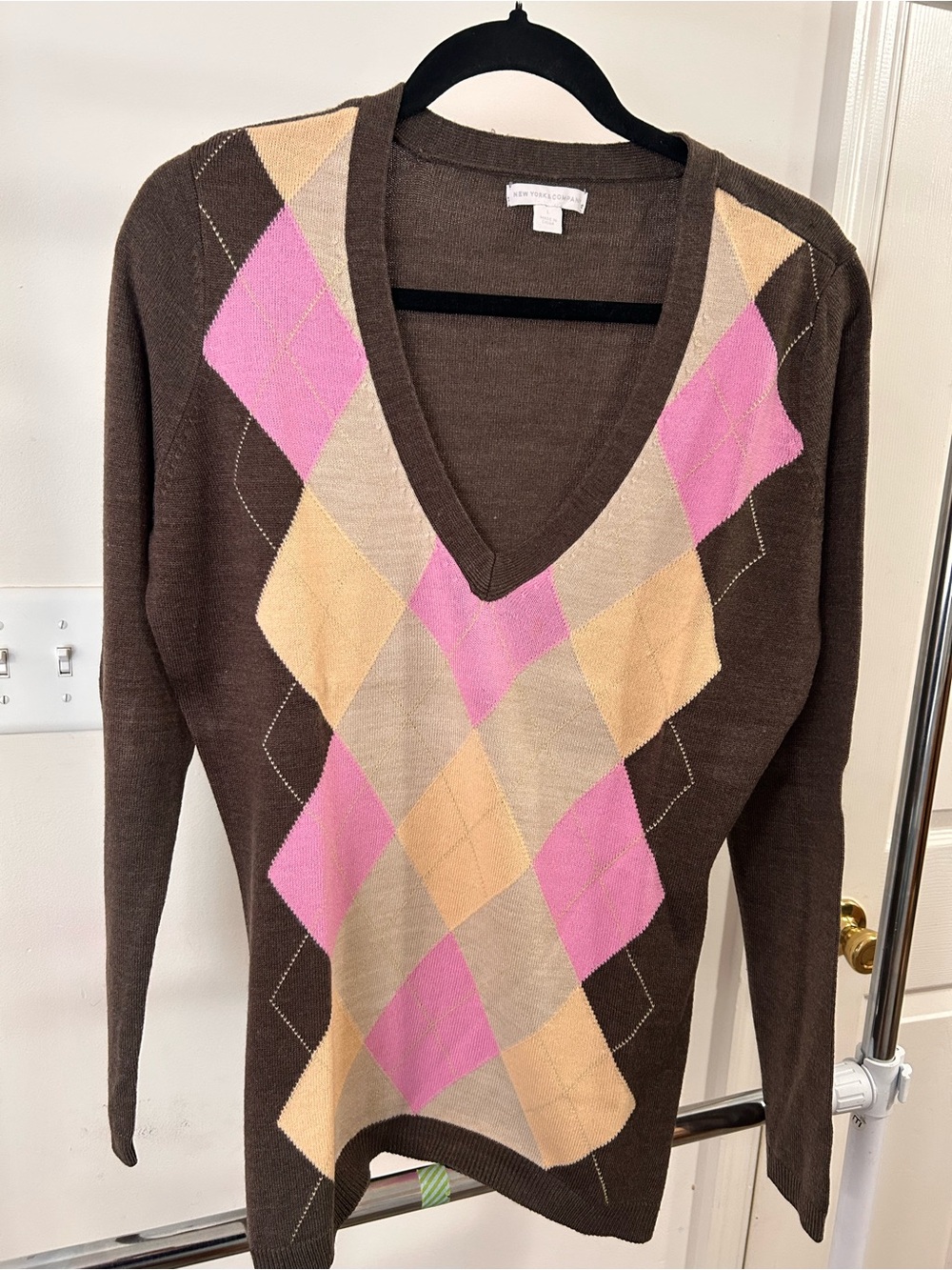 New York & Company Brown V-Neck Sweater with Pink & Cream Argyle